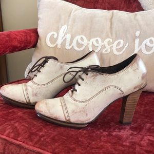 Matisse Lace Up Oxford Victoria Mary Jane  Bootie Shoe Wooden Heel Tan Cream